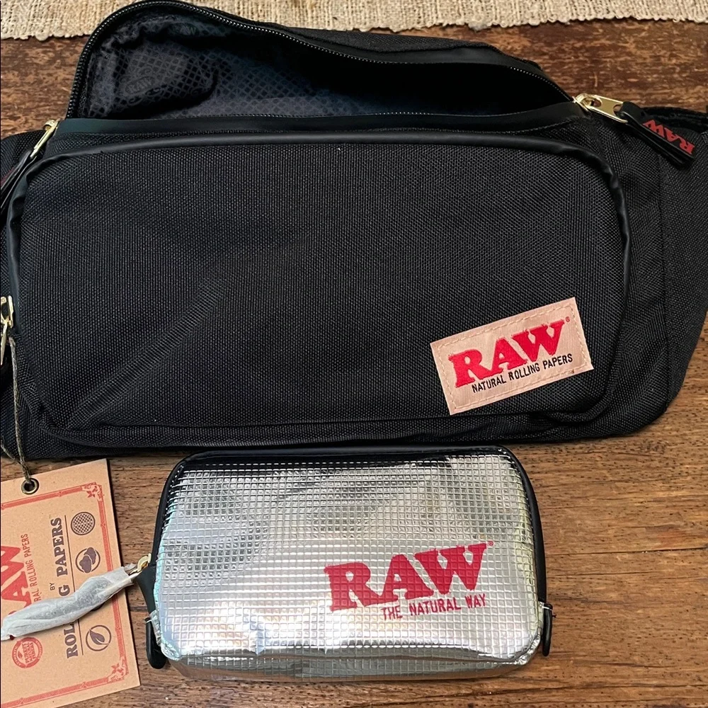 RAW smell proof sling bag - Picture 5 of 6
